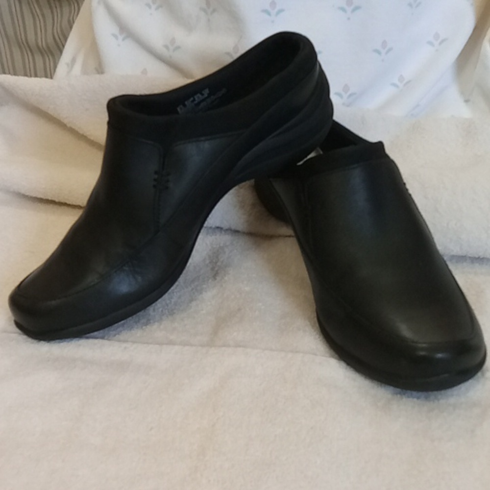 Hush Puppies Black Leather Mules 8.5